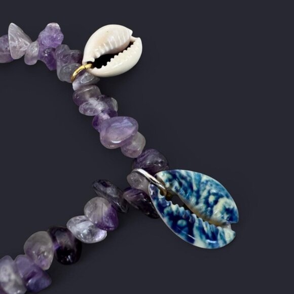 Amethyst Cowrie Shell Crystal Bead Bracelet - Picture 4 of 5